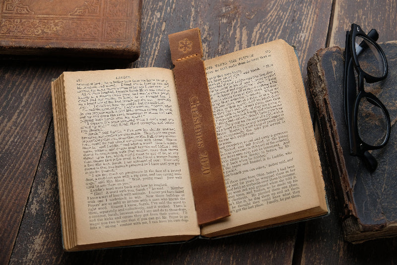 Feifeitech™ Personalized Leather Bookmark